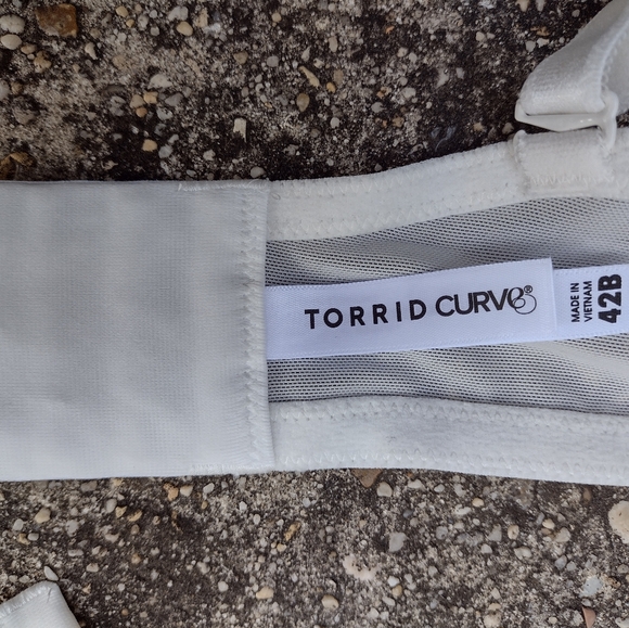 Torrid Curve Bra XO Plunge Push Up Underwire Floral Lace White size 42B NWOT - Picture 2 of 7